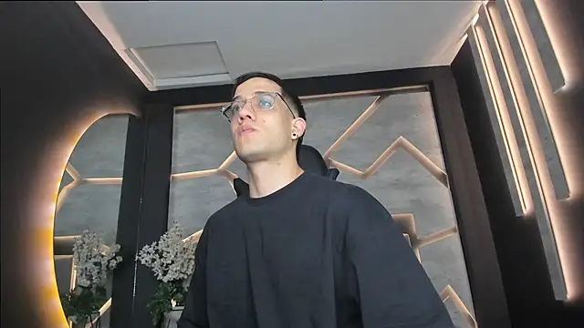 alexgiraldo  online show from February 27, 2025, 11:20 am