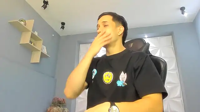 alexgiraldo  online show from March 11, 2025, 11:23 am