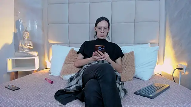 Snapshot of Hecatee_77 chatting on September 19, 2025, 7:47 pm Hecatee 77 online show from September 19, 2025, 7:47 pm