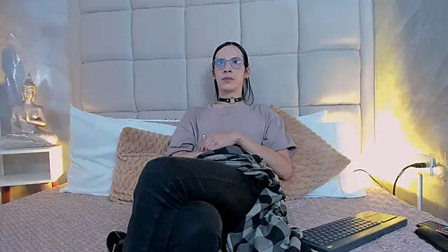 Snapshot of Hecatee_77 chatting on September 24, 2025, 8:23 pm Hecatee 77 online show from September 24, 2025, 8:23 pm