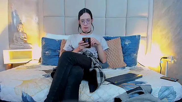 Snapshot of Hecatee_77 chatting on October 9, 2025, 7:56 pm Hecatee 77 online show from October 9, 2025, 7:56 pm