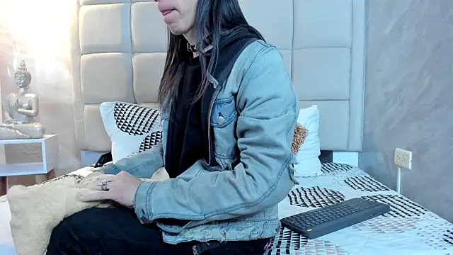 Hecatee 77 online show from February 25, 2026, 7:34 pm