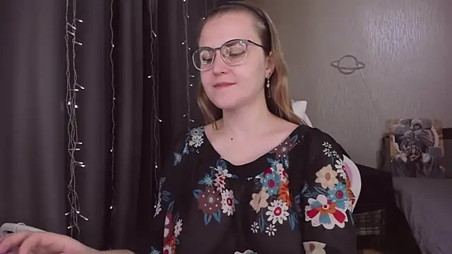 MissBrightShine online show from November 13, 2025, 10:47 am