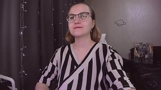 MissBrightShine online show from November 30, 2025, 11:58 am