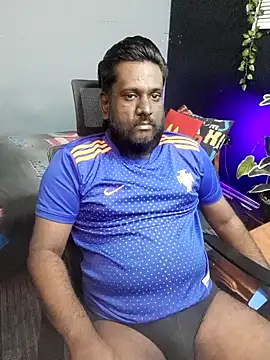 Rayansmith  online show from November 17, 2025, 10:04 pm