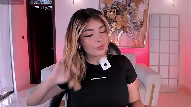 Snapshot of LisaMonroe_ chatting on January 21, 2025, 7:50 pm LisaMonroe online show from January 21, 2025, 7:50 pm