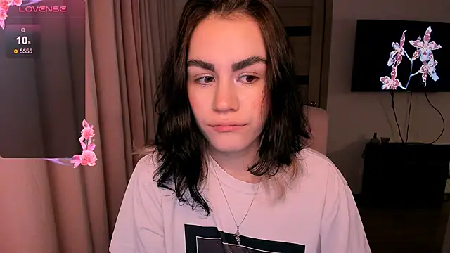 Snapshot of _selectrra chatting on December 4, 2024, 2:26 pm selectrra online show from December 4, 2024, 2:26 pm