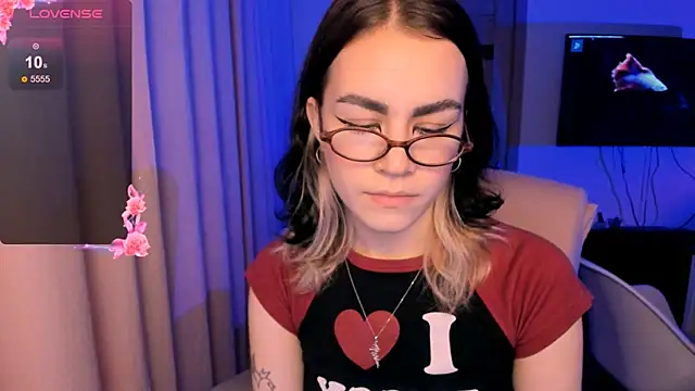 Snapshot of _selectrra chatting on December 9, 2024, 4:26 pm selectrra online show from December 9, 2024, 4:26 pm