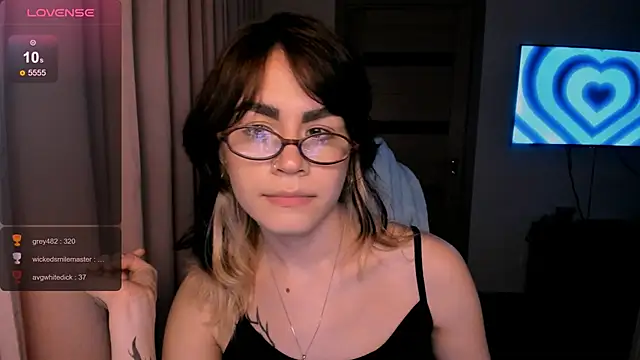 Snapshot of _selectrra chatting on January 10, 2025, 2:13 pm selectrra online show from January 10, 2025, 2:13 pm