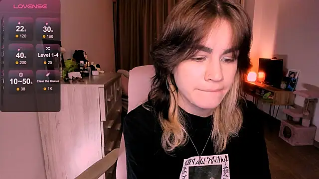 Snapshot of _selectrra chatting on February 17, 2025, 3:09 pm selectrra online show from February 17, 2025, 3:09 pm