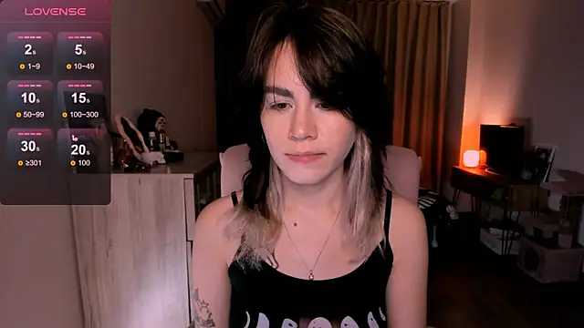 Snapshot of _selectrra chatting on February 28, 2025, 3:04 pm selectrra online show from February 28, 2025, 3:04 pm