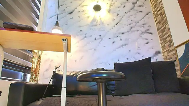 Sophie LittleS online show from December 17, 2025, 1:06 pm