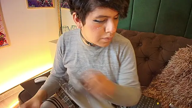 Snapshot of Satuurn_ chatting on February 20, 2026, 2:39 pm Satuurn online show from February 20, 2026, 2:39 pm