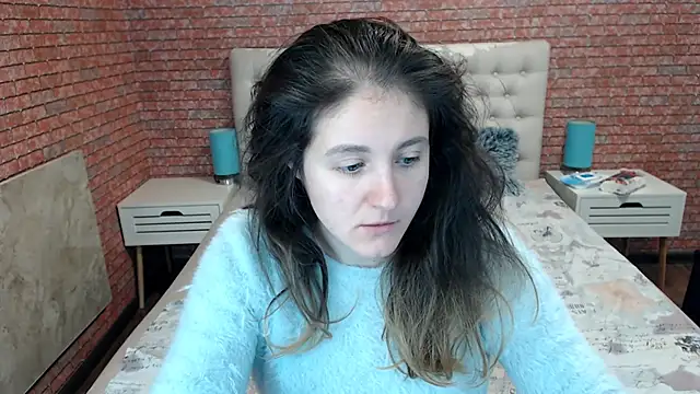 Holliy Cooper online show from October 17, 2025, 8:06 am