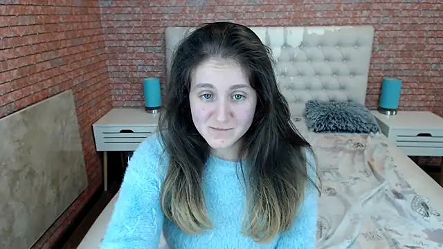 Holliy Cooper online show from October 26, 2025, 12:11 pm