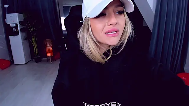 Snapshot of SpoilM3Mor3 chatting on March 19, 2025, 11:39 am SpoilM3Mor3 online show from March 19, 2025, 11:39 am