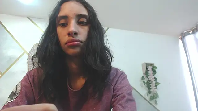 Snapshot of RoxanaCyrano_ chatting on February 17, 2025, 6:26 pm RoxanaCyrano online show from February 17, 2025, 6:26 pm