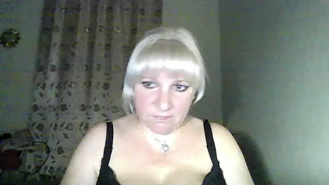 MeilomaWesa online show from November 25, 2025, 5:02 pm