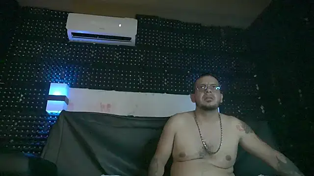 Snapshot of Dulce_yors chatting on December 15, 2024, 12:40 am Dulce yors online show from December 15, 2024, 12:40 am