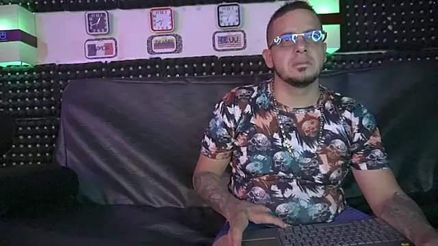 Snapshot of Dulce_yors chatting on January 3, 2025, 11:44 pm Dulce yors online show from January 3, 2025, 11:44 pm