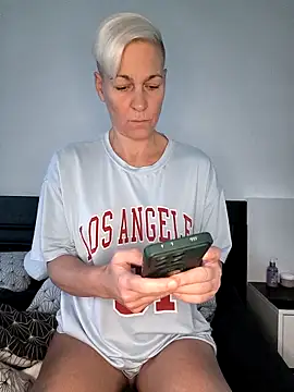 Snapshot of DarleenHot chatting on October 27, 2025, 6:50 am DarleenHot online show from October 27, 2025, 6:50 am