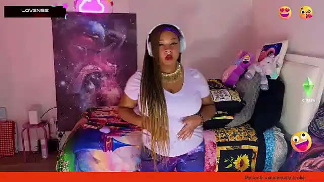 Snapshot of temptressbeauty24 chatting on February 8, 2025, 3:30 am temptressbeauty24 online show from February 8, 2025, 3:30 am