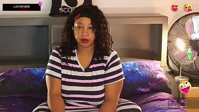 Snapshot of temptressbeauty24 chatting on March 10, 2025, 10:02 pm temptressbeauty24 online show from March 10, 2025, 10:02 pm