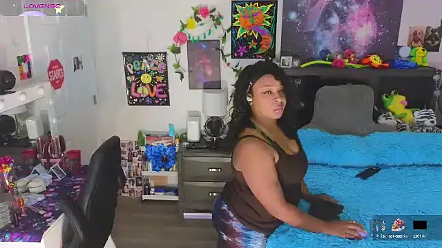 Snapshot of temptressbeauty24 chatting on September 18, 2025, 2:52 pm temptressbeauty24 online show from September 18, 2025, 2:52 pm