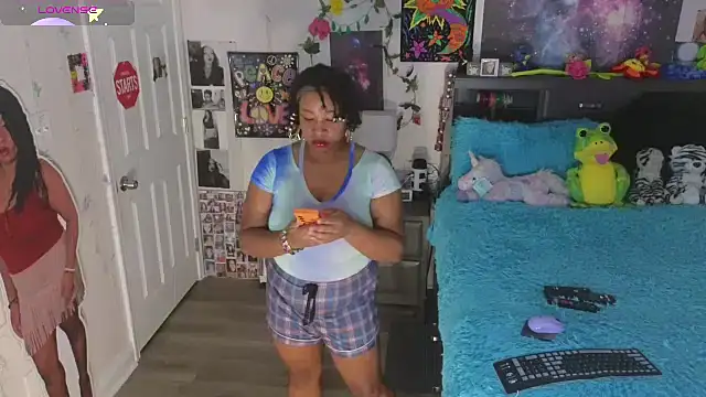 Snapshot of temptressbeauty24 chatting on October 9, 2025, 3:15 am temptressbeauty24 online show from October 9, 2025, 3:15 am