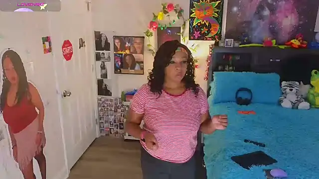 Snapshot of temptressbeauty24 chatting on October 18, 2025, 9:04 pm temptressbeauty24 online show from October 18, 2025, 9:04 pm