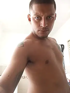 Snapshot of emrehliug12 chatting on February 3, 2026, 2:44 pm emrehliug12 online show from February 3, 2026, 2:44 pm