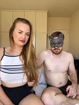 Snapshot of ElenaRebelle chatting on October 5, 2025, 11:19 am ElenaRebelle online show from October 5, 2025, 11:19 am