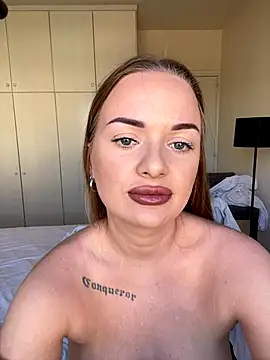 Snapshot of ElenaRebelle chatting on October 25, 2025, 7:05 am ElenaRebelle online show from October 25, 2025, 7:05 am