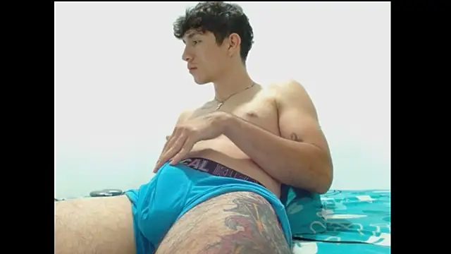 Snapshot of ChicoMaloFfF chatting on October 24, 2025, 11:01 pm ChicoMaloFfF online show from October 24, 2025, 11:01 pm