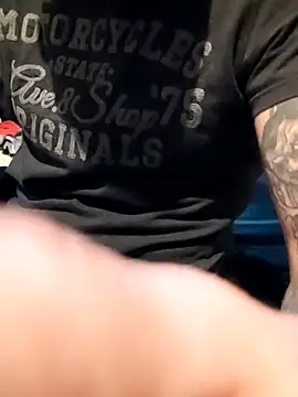 Snapshot of PIercingBoy38 chatting on September 14, 2025, 5:23 pm PIercingBoy38 online show from September 14, 2025, 5:23 pm