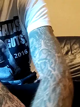 Snapshot of PIercingBoy38 chatting on October 22, 2025, 3:01 pm PIercingBoy38 online show from October 22, 2025, 3:01 pm