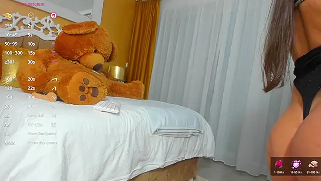 Snapshot of GoldenCaroline chatting on October 22, 2025, 3:45 pm GoldenCaroline online show from October 22, 2025, 3:45 pm