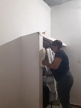 Snapshot of Valeria73 chatting on November 18, 2025, 2:28 am Valeria73 online show from November 18, 2025, 2:28 am