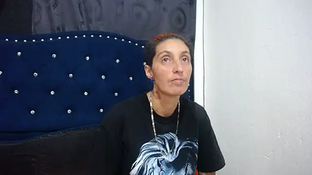 anyu1306 online show from December 18, 2024, 2:32 am