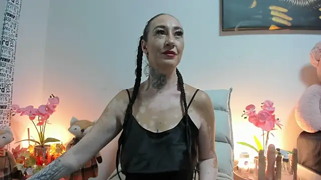 Rayanablackandwhite online show from September 19, 2025, 6:41 pm