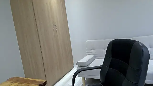 Snapshot of BrettJ81 chatting on December 18, 2024, 3:22 pm BrettJ81 online show from December 18, 2024, 3:22 pm