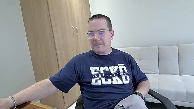 Snapshot of BrettJ81 chatting on January 18, 2025, 11:21 am BrettJ81 online show from January 18, 2025, 11:21 am