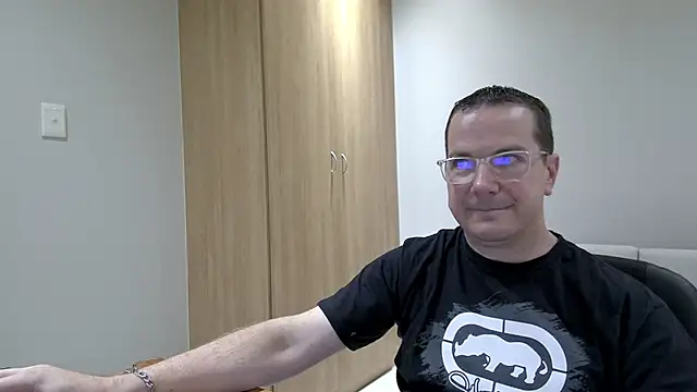 Snapshot of BrettJ81 chatting on March 4, 2025, 3:04 pm BrettJ81 online show from March 4, 2025, 3:04 pm