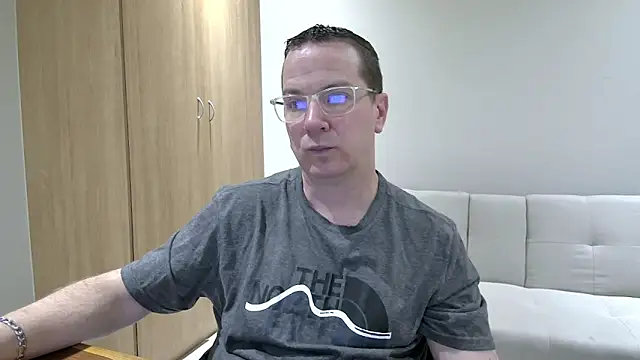 Snapshot of BrettJ81 chatting on September 9, 2025, 4:28 pm BrettJ81 online show from September 9, 2025, 4:28 pm