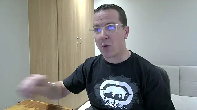 Snapshot of BrettJ81 chatting on September 10, 2025, 3:34 pm BrettJ81 online show from September 10, 2025, 3:34 pm