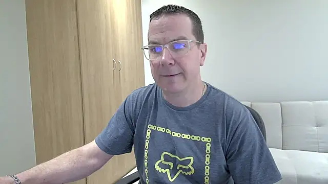 Snapshot of BrettJ81 chatting on September 27, 2025, 11:26 am BrettJ81 online show from September 27, 2025, 11:26 am