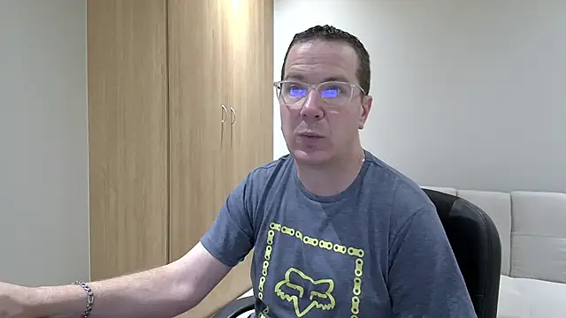 Snapshot of BrettJ81 chatting on October 7, 2025, 4:26 pm BrettJ81 online show from October 7, 2025, 4:26 pm