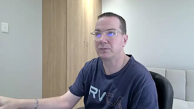 Snapshot of BrettJ81 chatting on October 12, 2025, 1:21 pm BrettJ81 online show from October 12, 2025, 1:21 pm