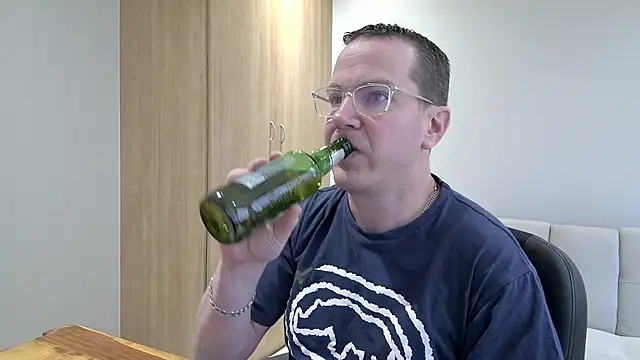 Snapshot of BrettJ81 chatting on October 22, 2025, 2:17 pm BrettJ81 online show from October 22, 2025, 2:17 pm