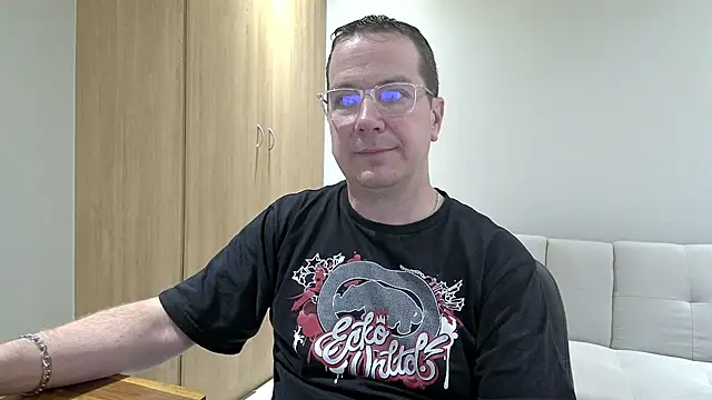 BrettJ81 online show from December 3, 2025, 3:21 pm